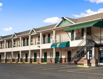 Super 8 by Wyndham Mifflinville Near Bloomsburg