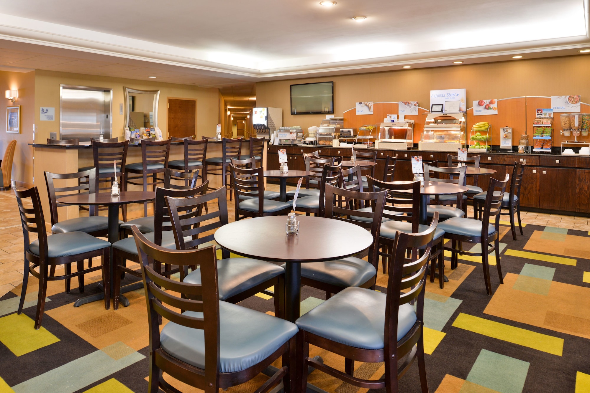 Holiday Inn Express Lewisburg/New Columbia
