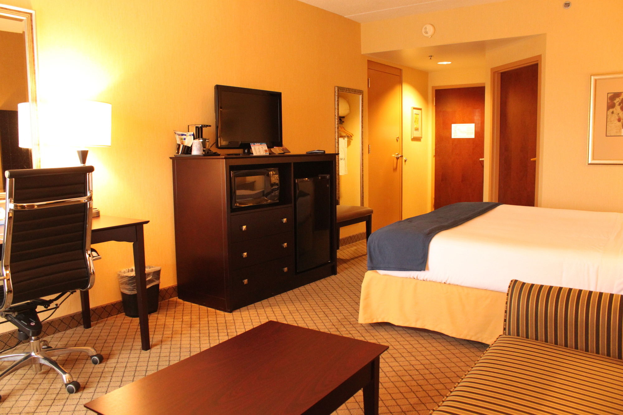 Holiday Inn Express Lewisburg/New Columbia
