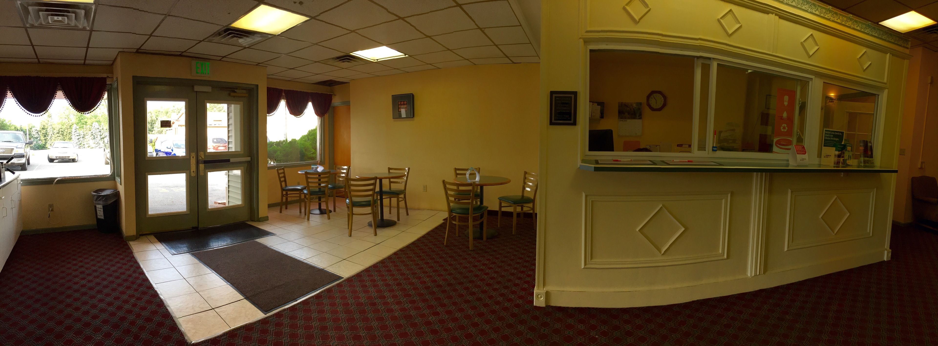 Econo Lodge Airport