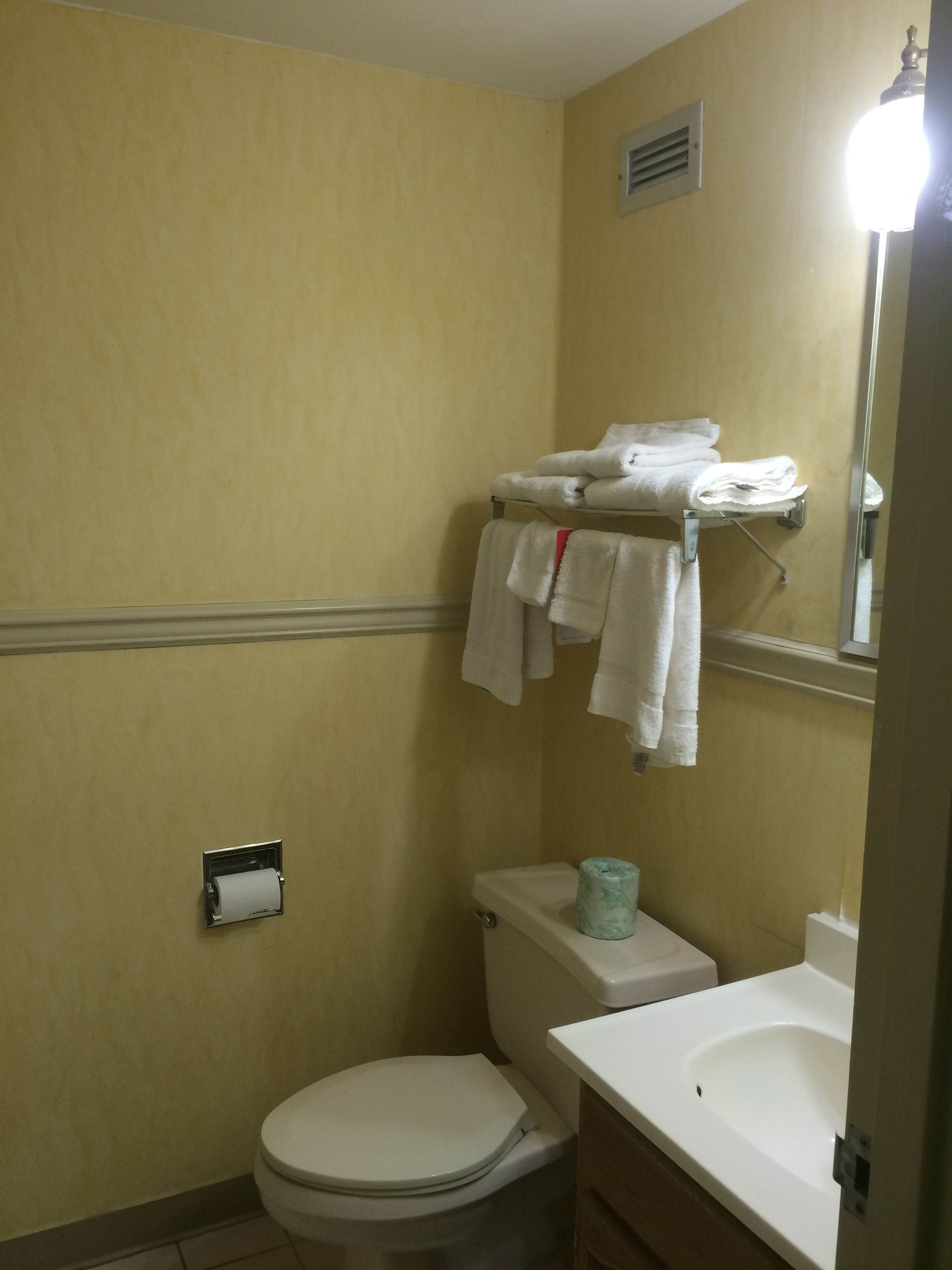 Econo Lodge Airport