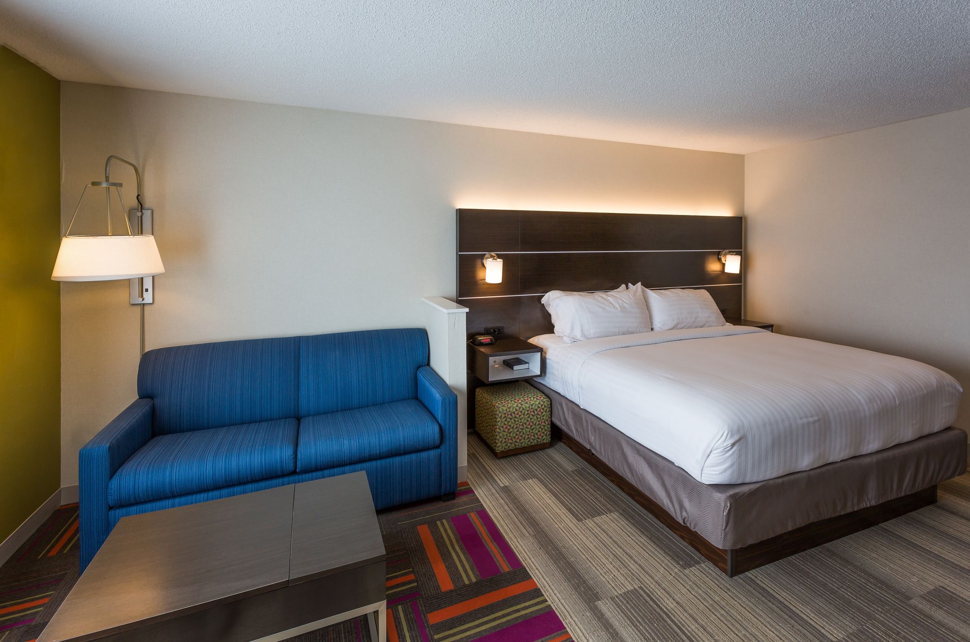 Holiday Inn Express & Suites Reading