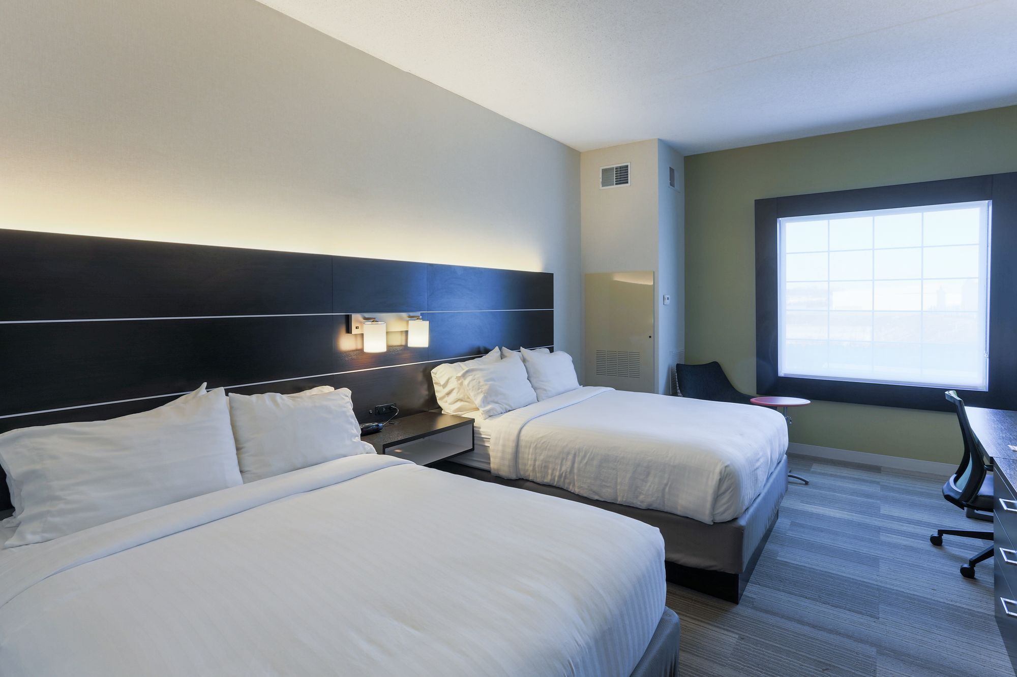 Holiday Inn Express & Suites Reading