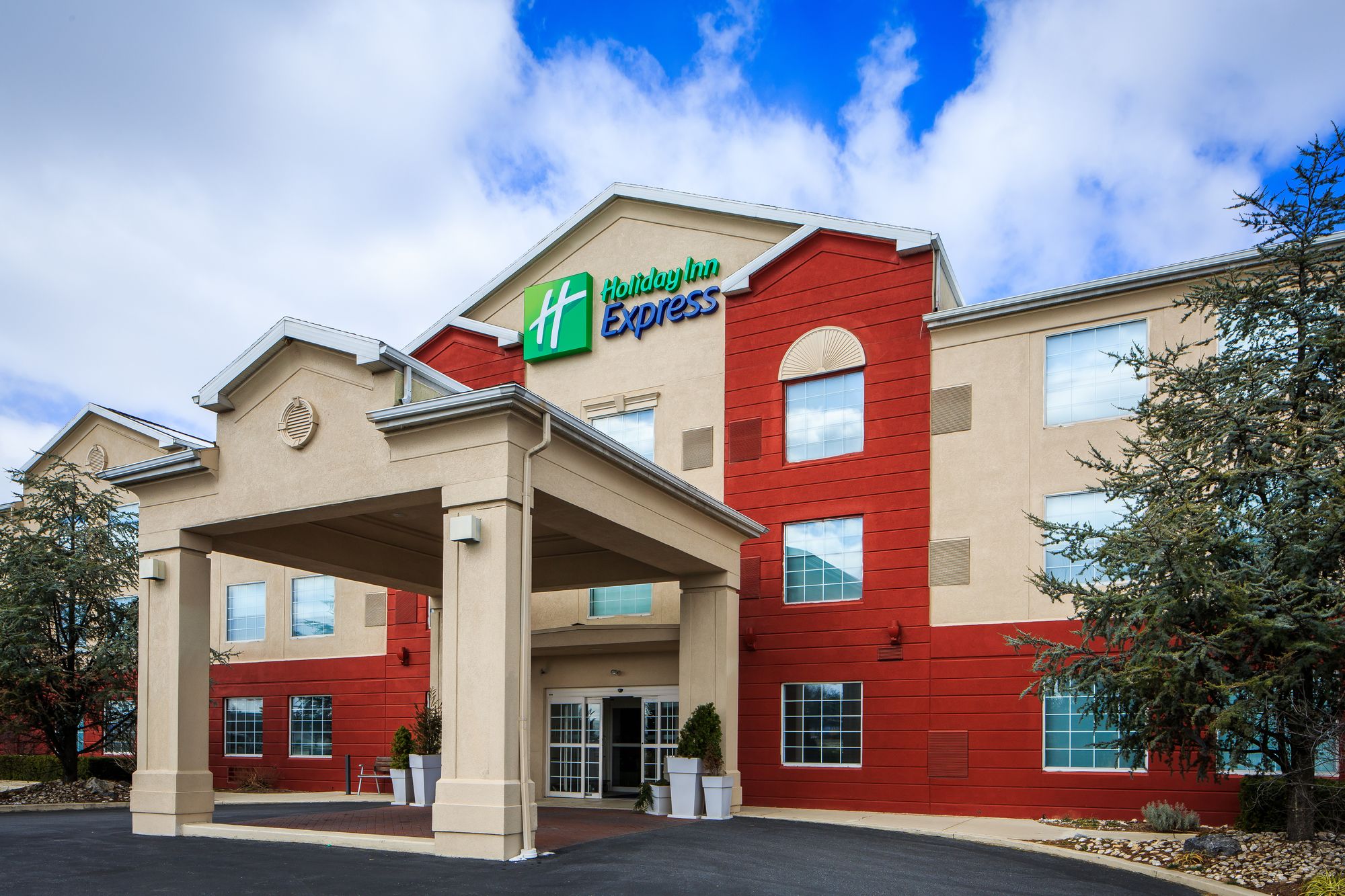 Holiday Inn Express & Suites Reading