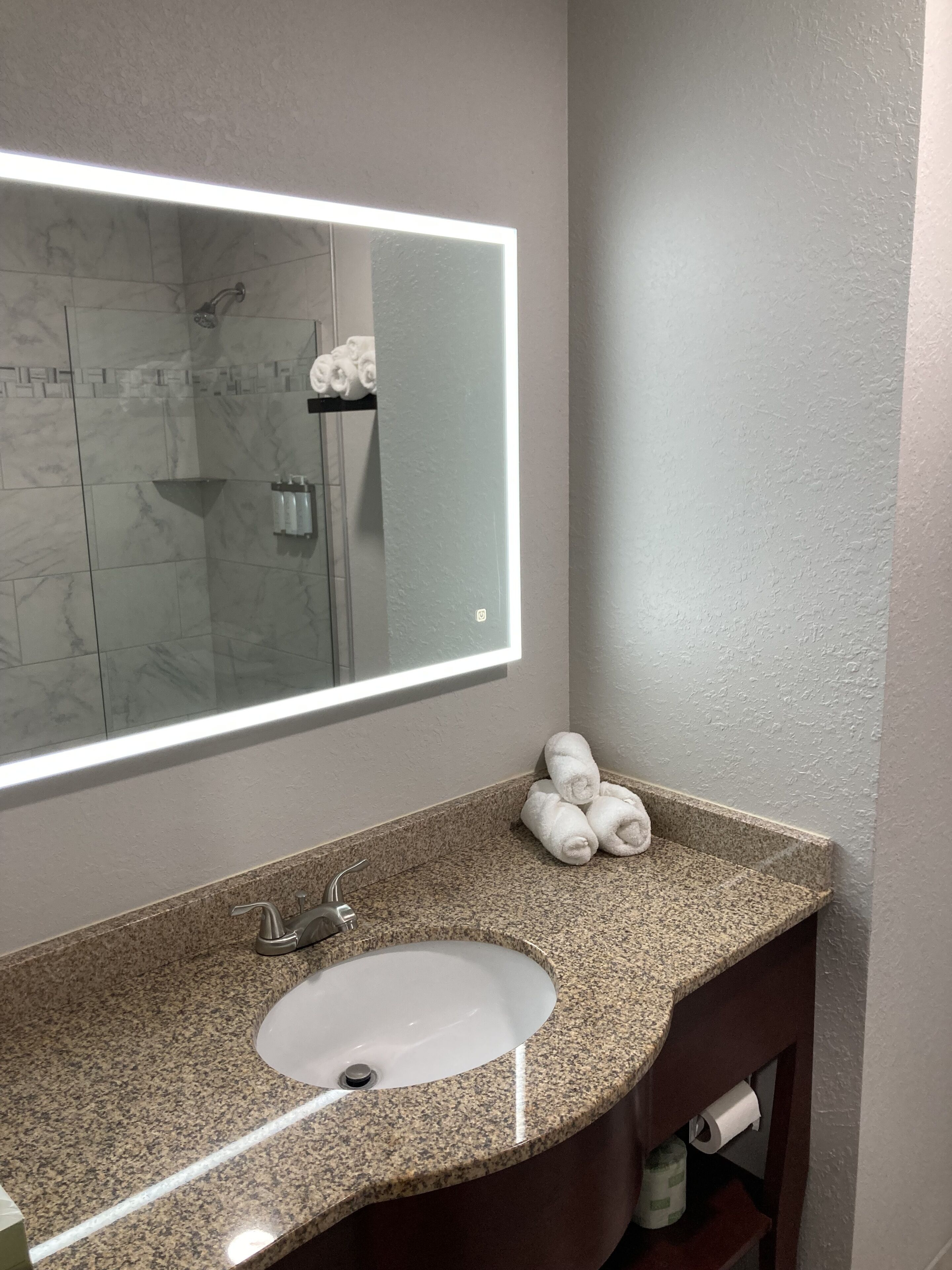 Elker Inn & Suites