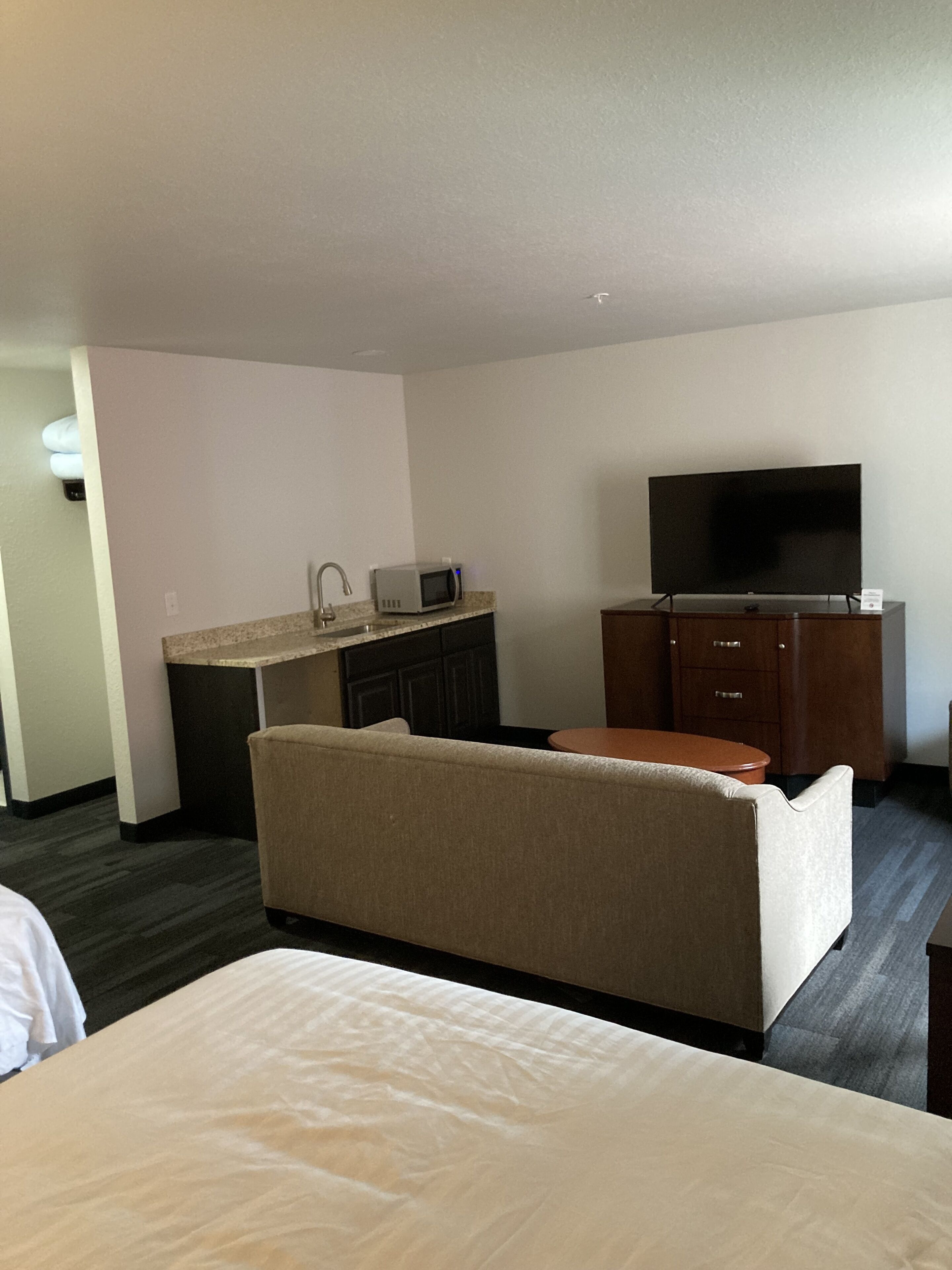 Elker Inn & Suites