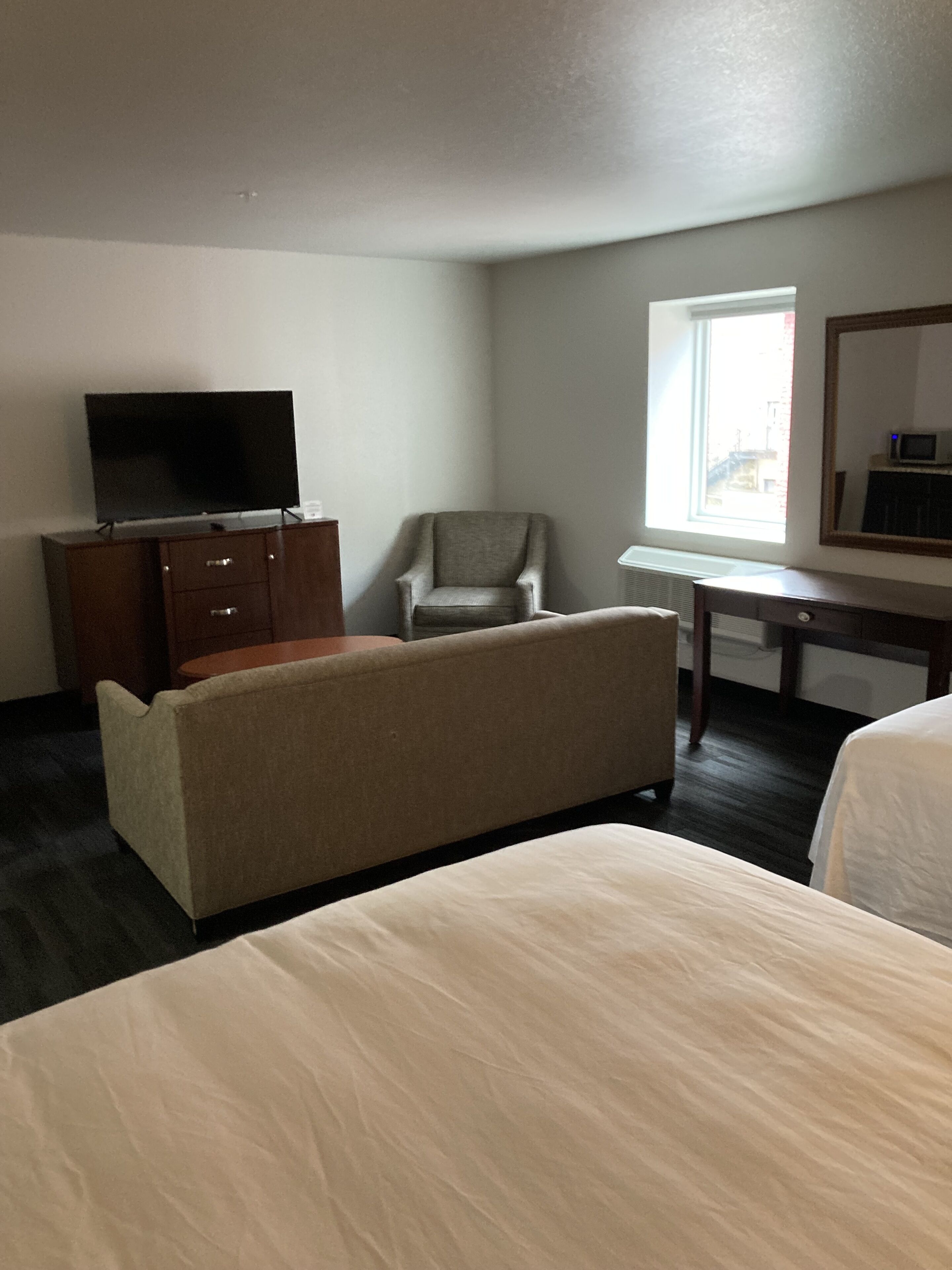 Elker Inn & Suites