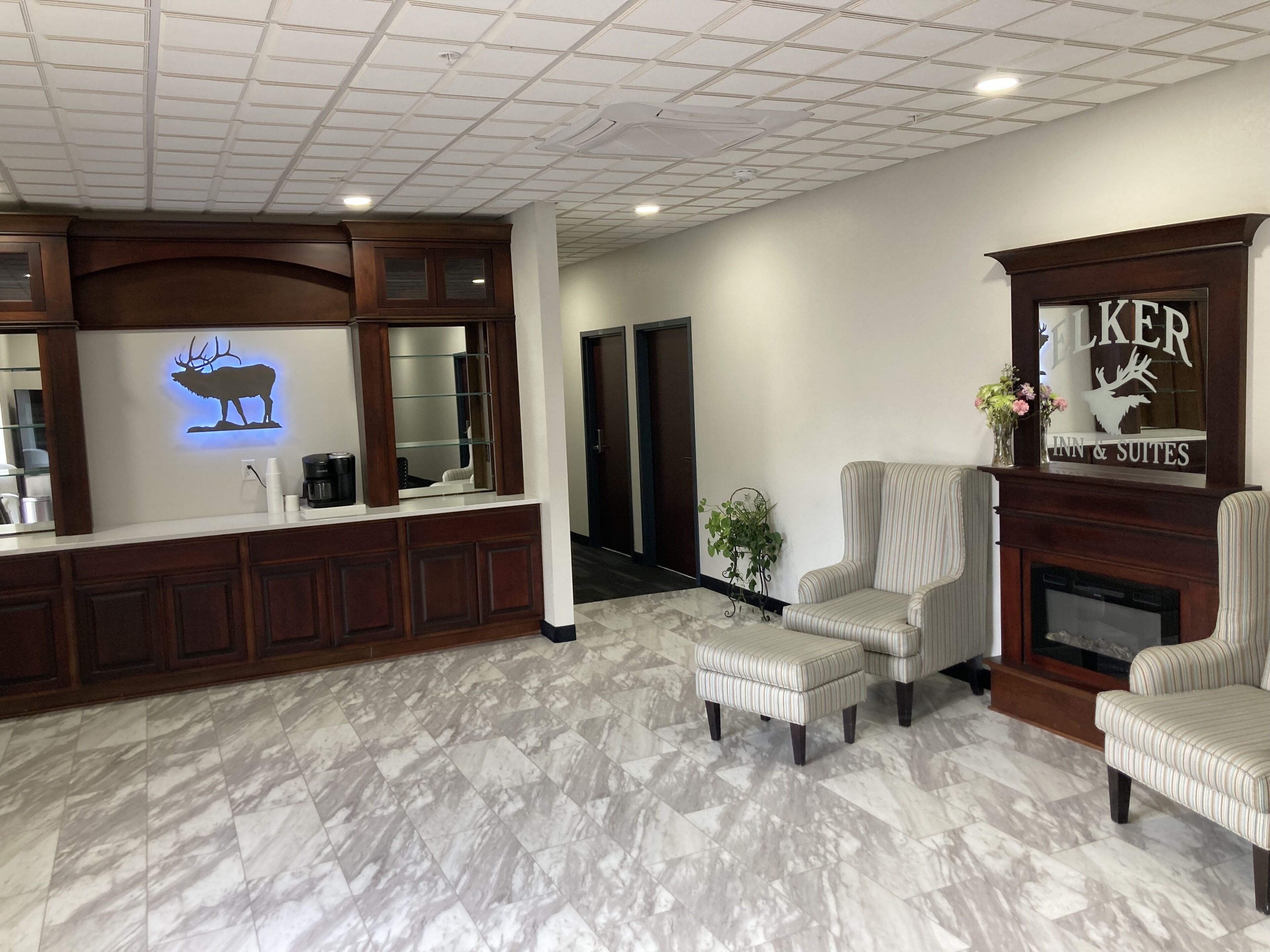 Elker Inn & Suites