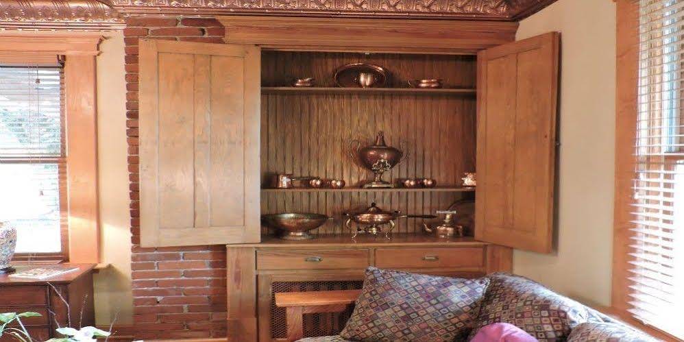 South Broadway Manor Bed & Breakfast