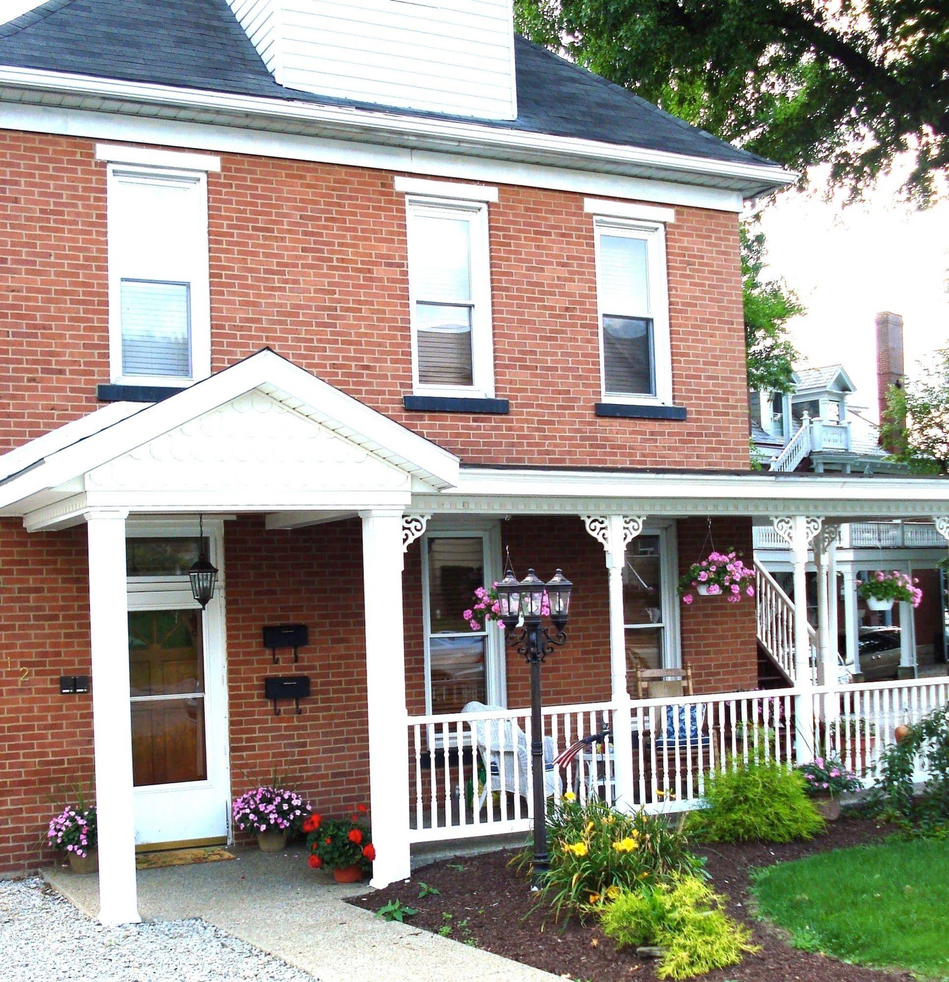 South Broadway Manor Bed & Breakfast