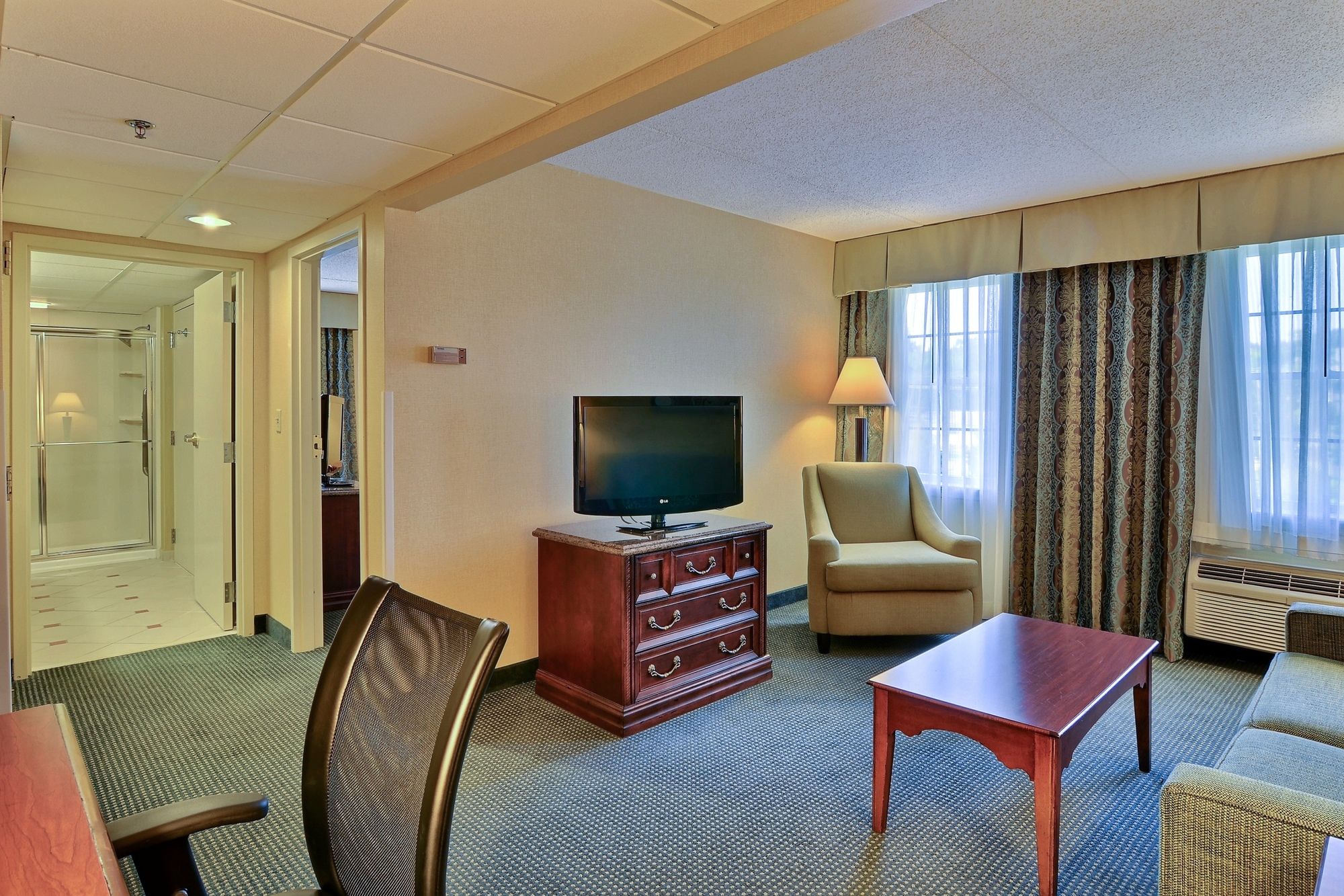 Holiday Inn Express State College @Williamsburg Square