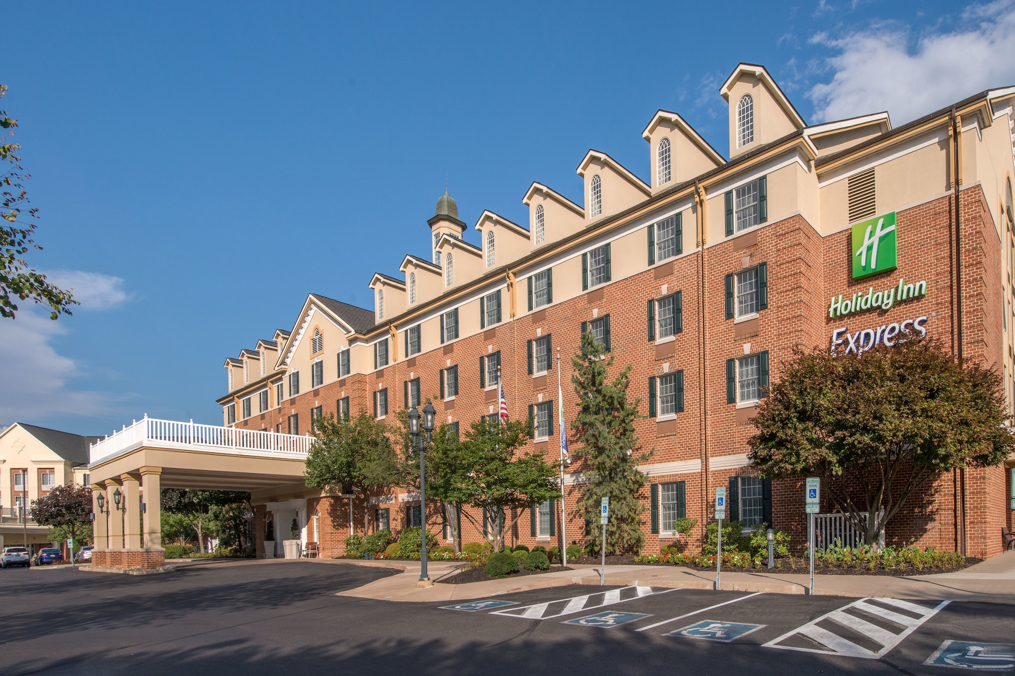 Holiday Inn Express State College @Williamsburg Square