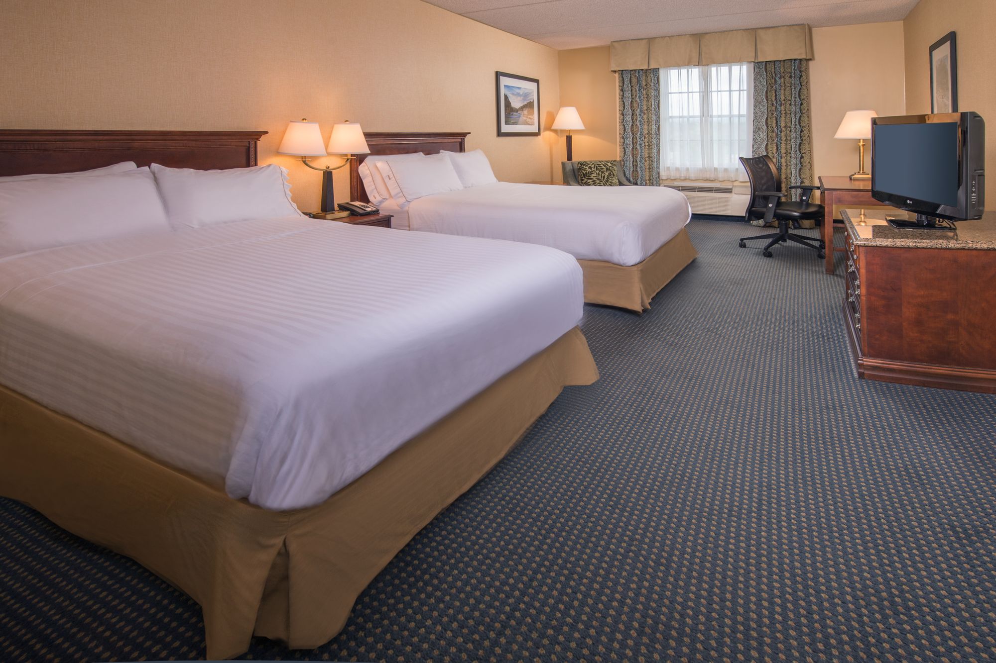 Holiday Inn Express State College @Williamsburg Square