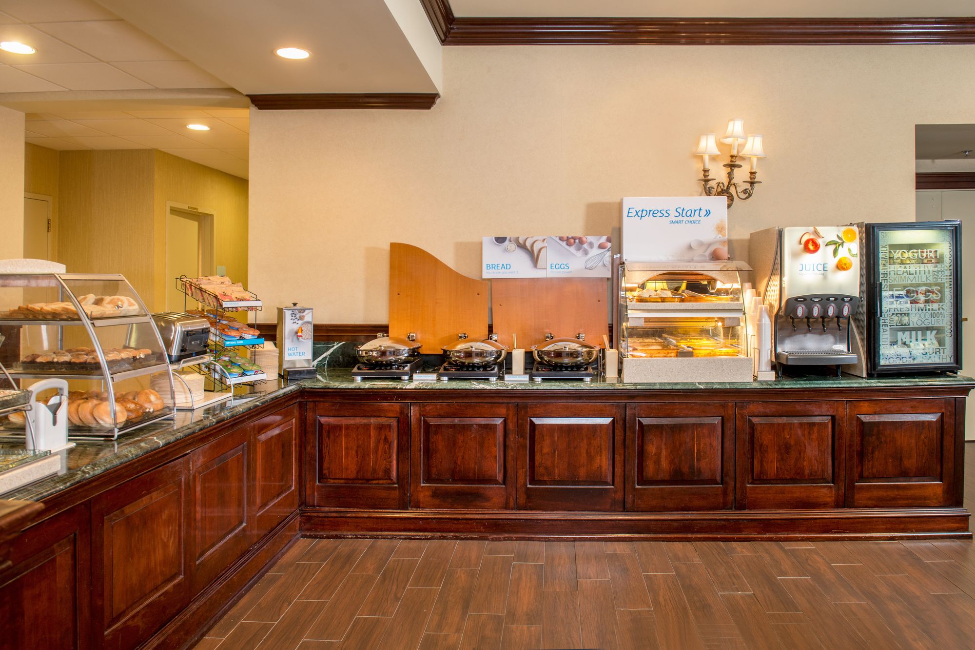 Holiday Inn Express State College @Williamsburg Square