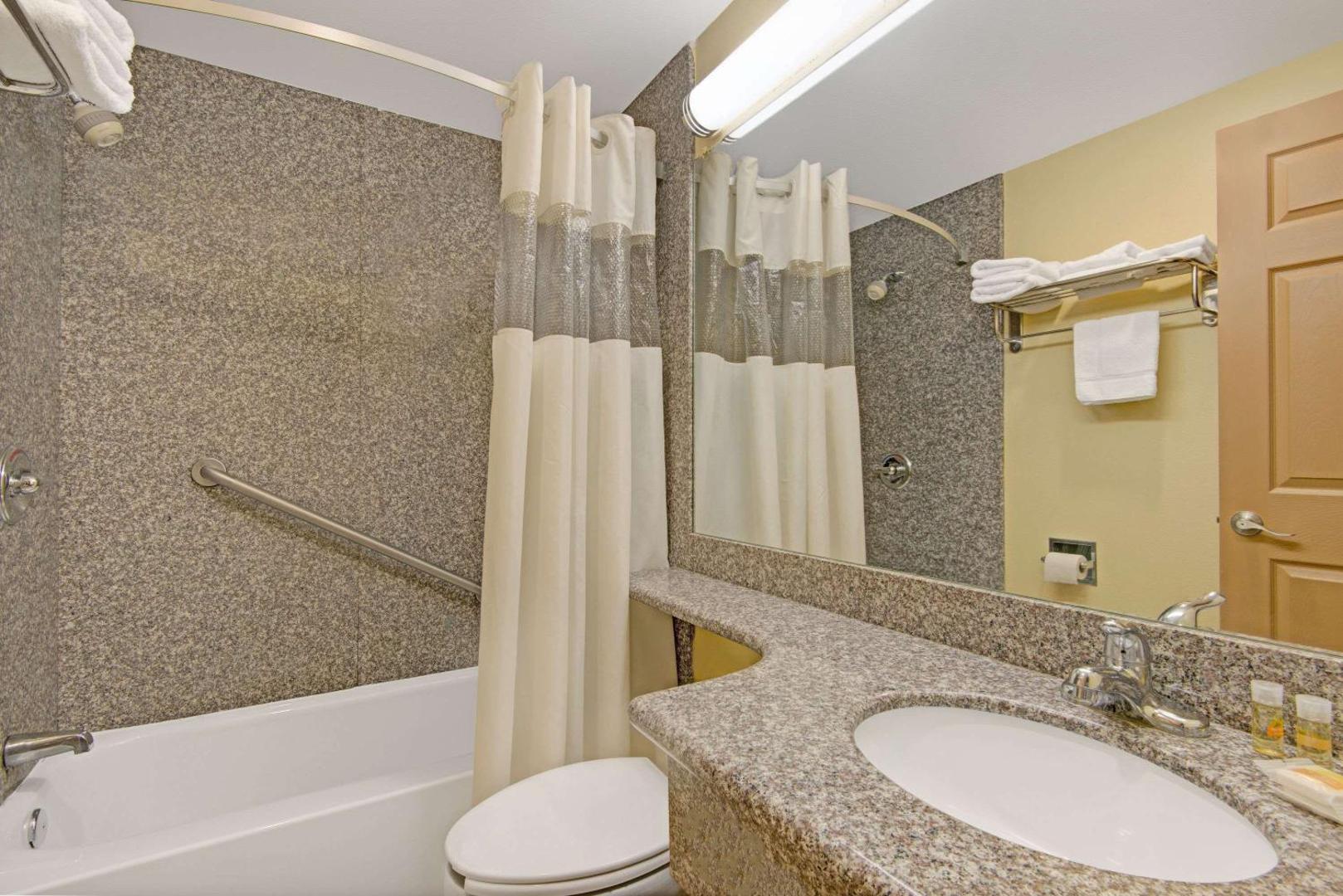 Days Inn by Wyndham Washington Pennsylvania