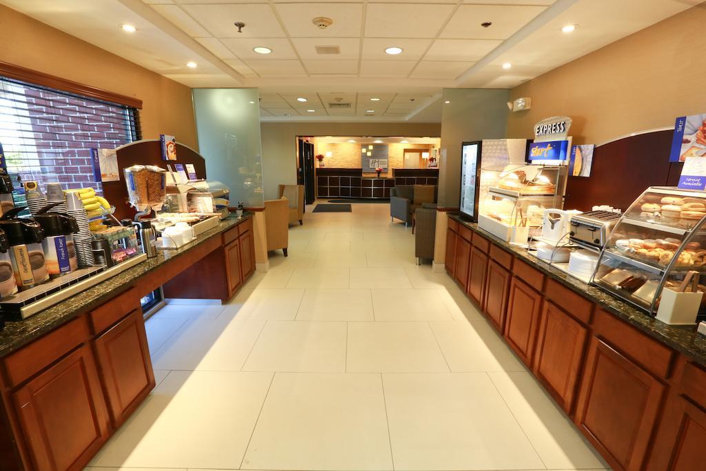 Holiday Inn Express Hotel & Suites West Chester