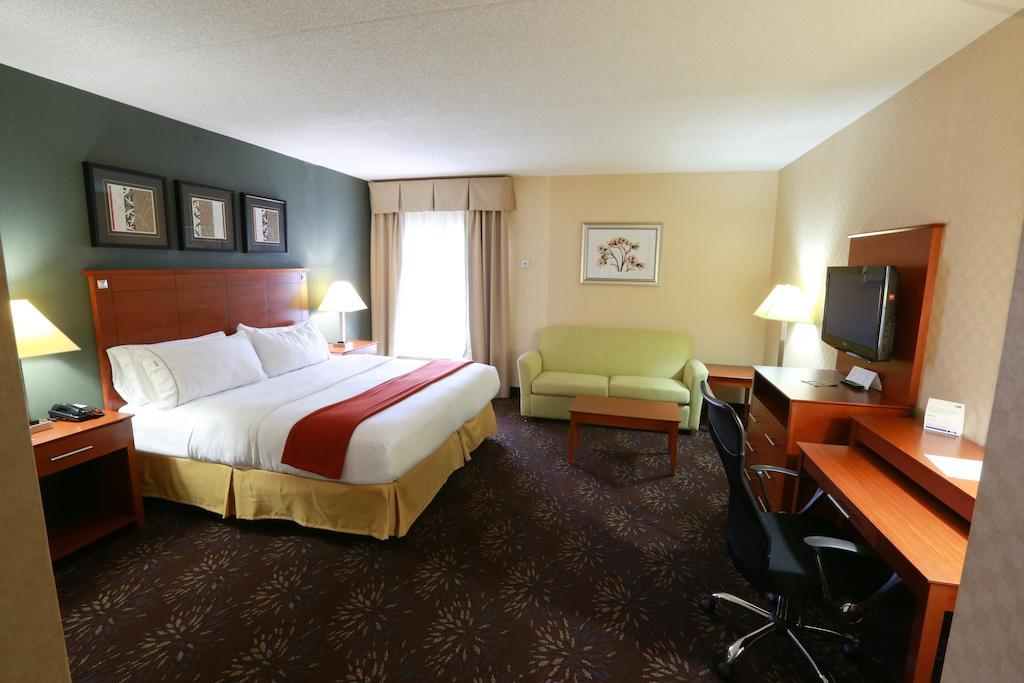 Holiday Inn Express Hotel & Suites West Chester