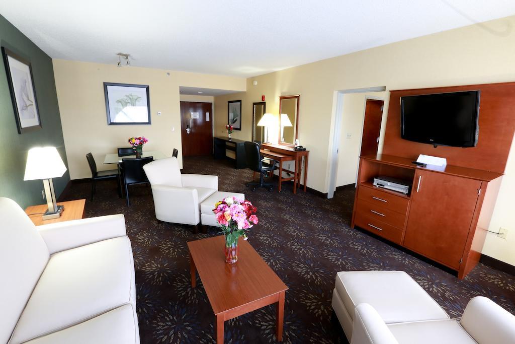 Holiday Inn Express Hotel & Suites West Chester