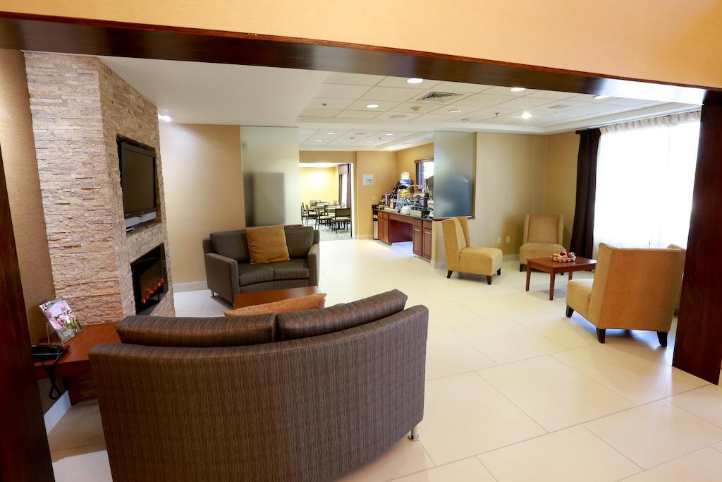 Holiday Inn Express Hotel & Suites West Chester