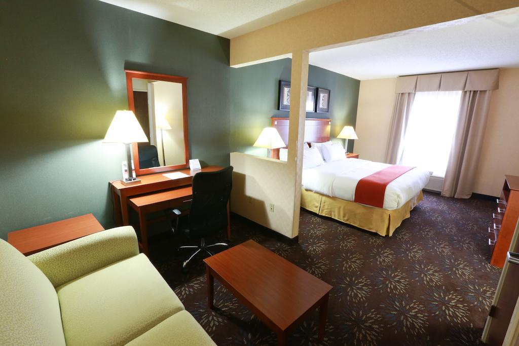 Holiday Inn Express Hotel & Suites West Chester
