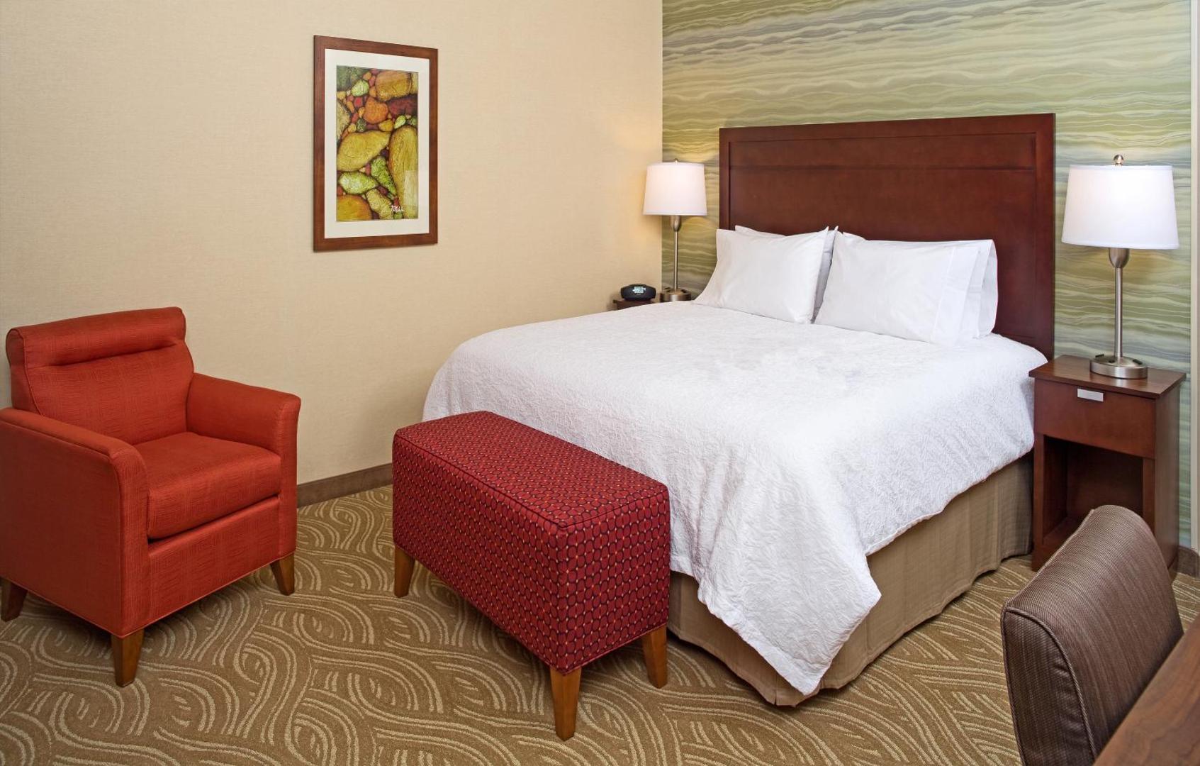 Hampton Inn & Suites Pittsburgh Waterfront West Homestead
