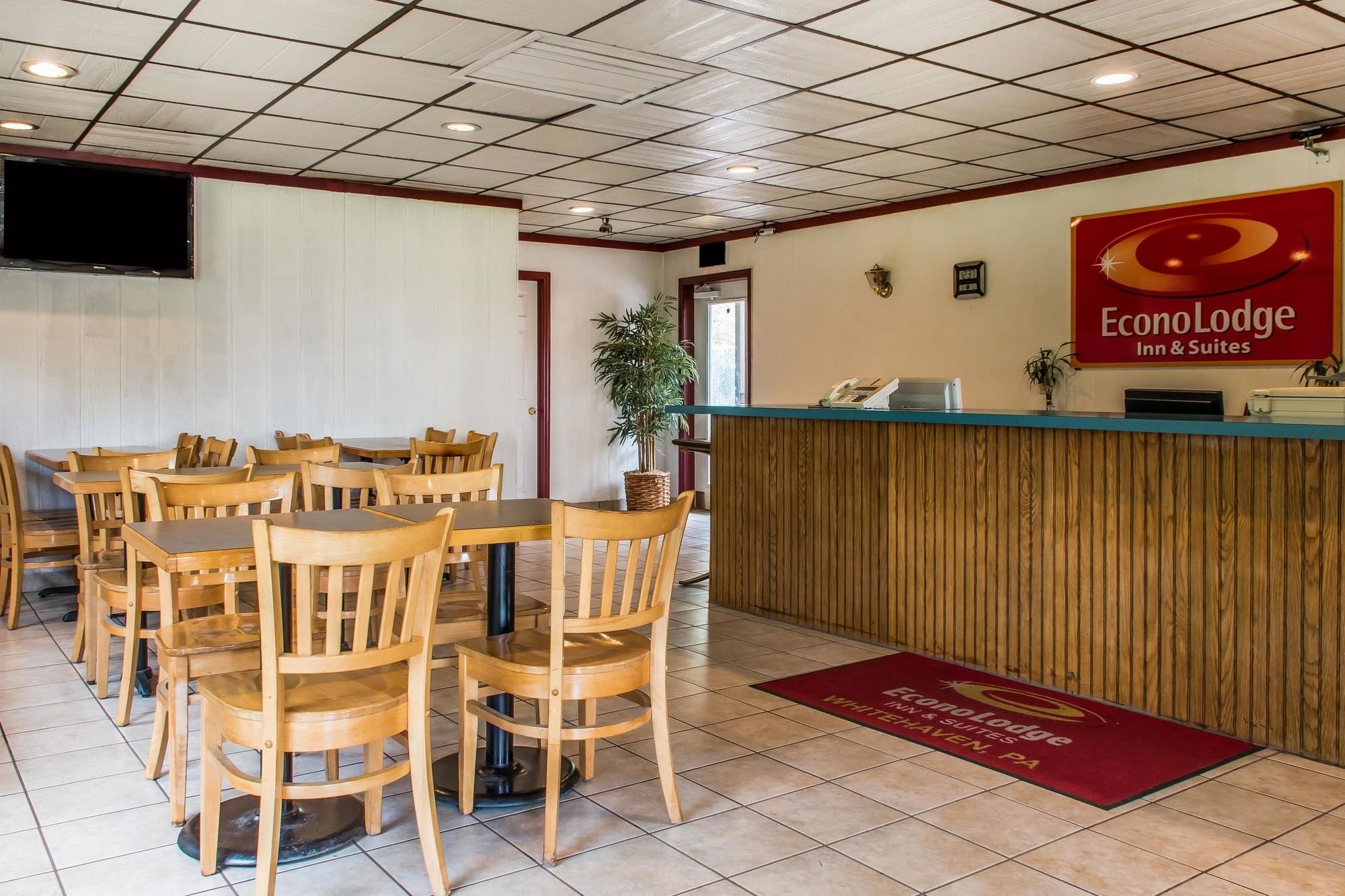 Econo Lodge Inn & Suites