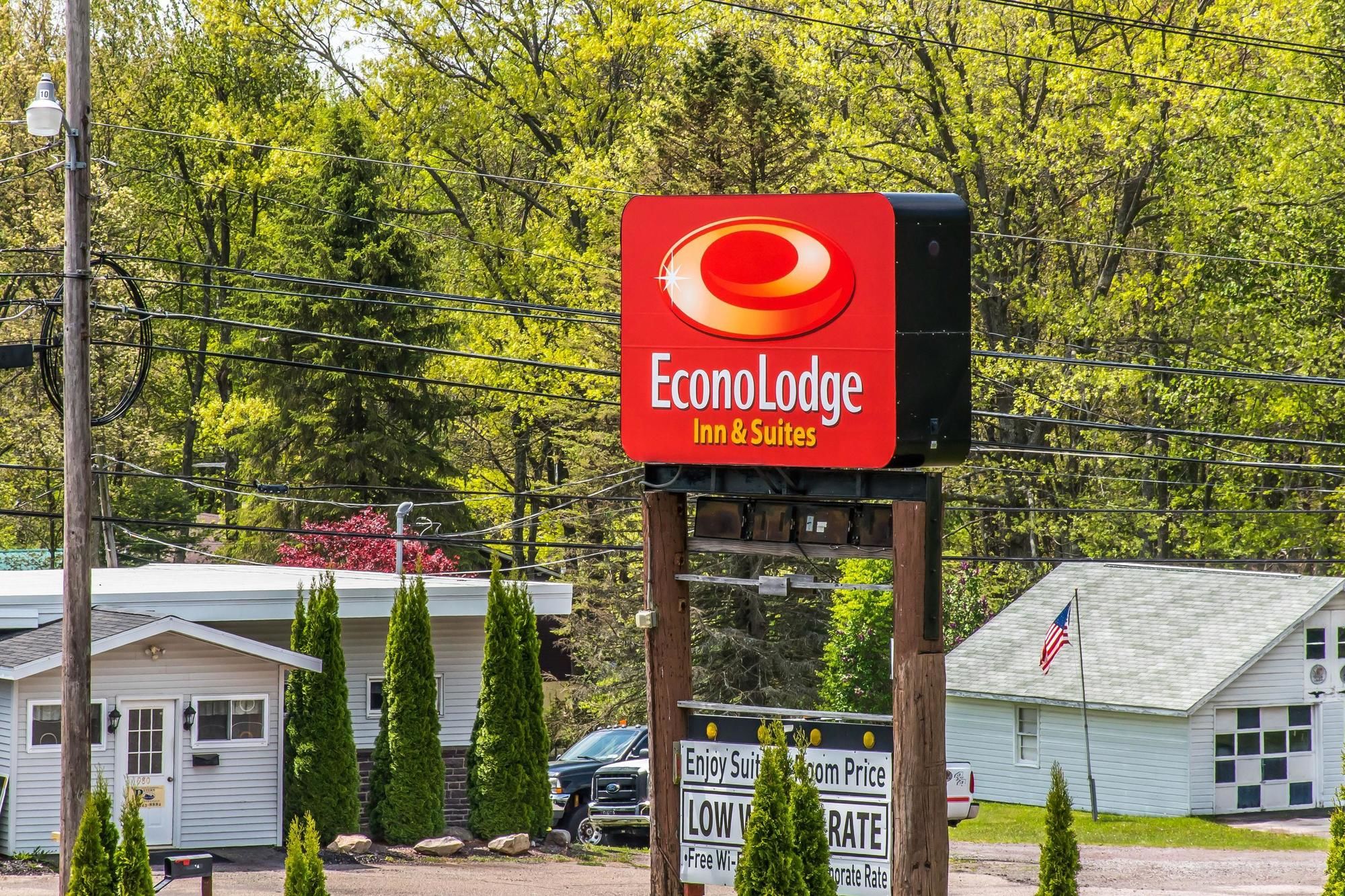 Econo Lodge Inn & Suites