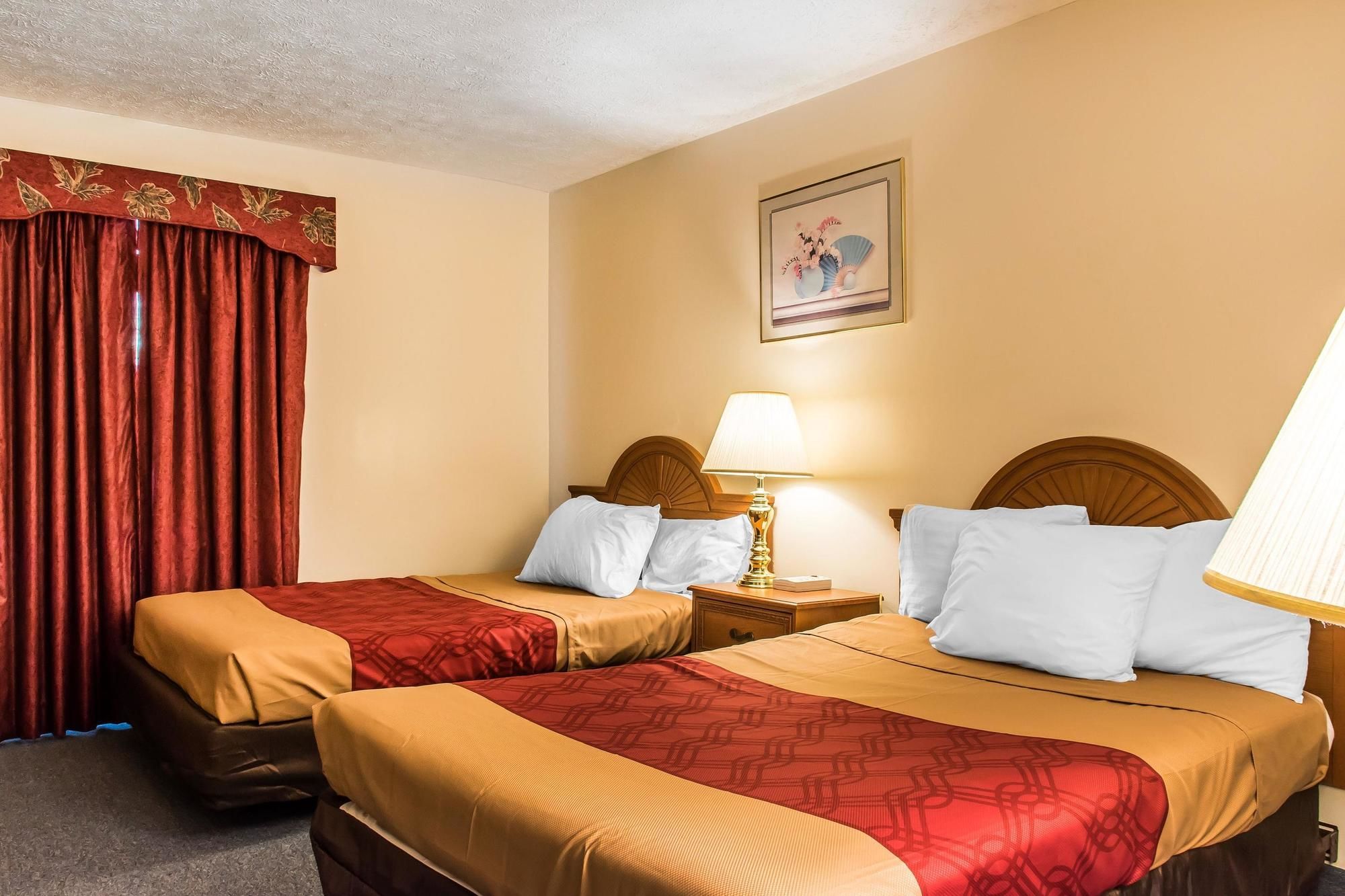 Econo Lodge Inn & Suites