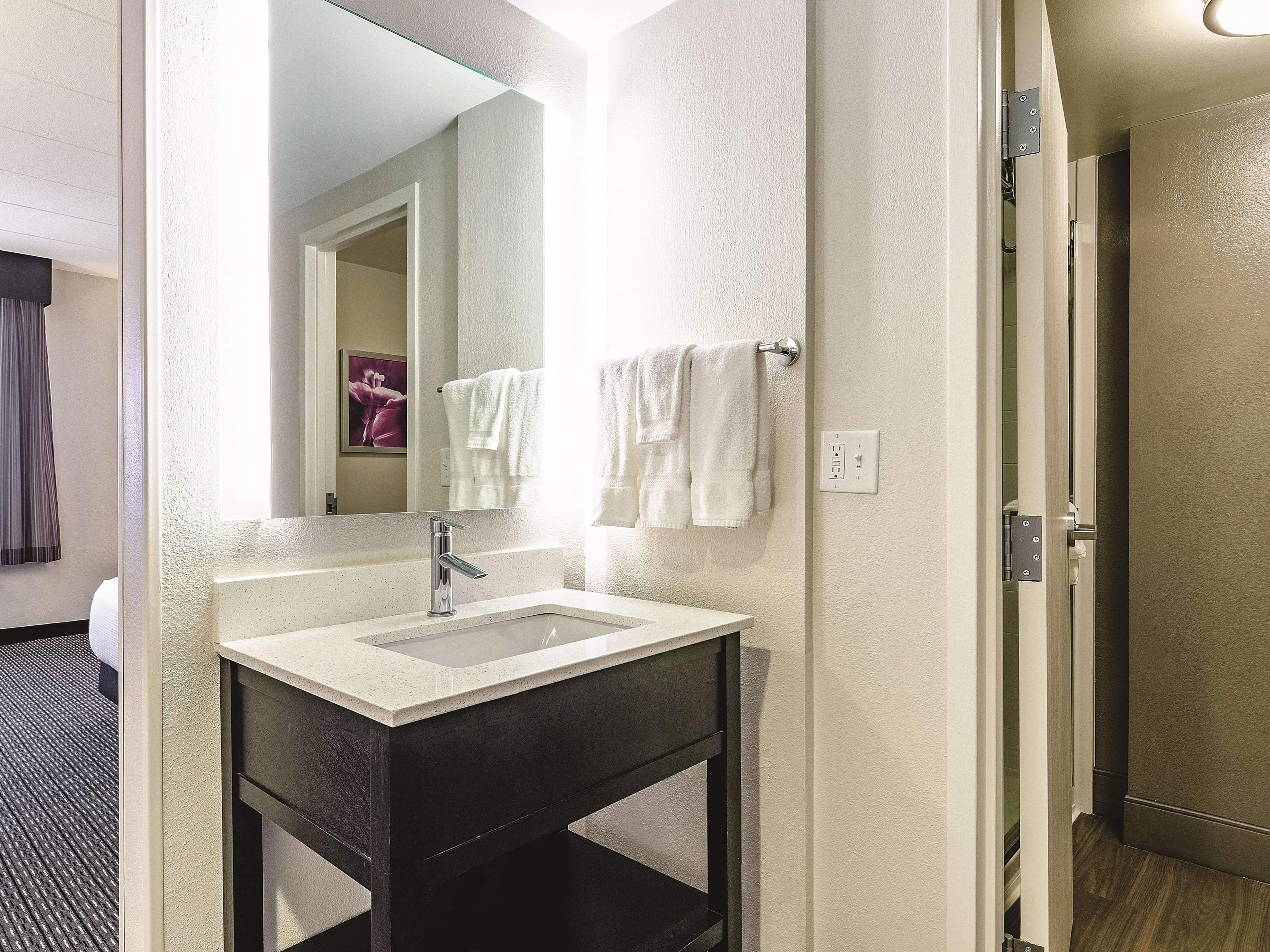 La Quinta Inn & Suites by Wyndham Warwick Providence Airport