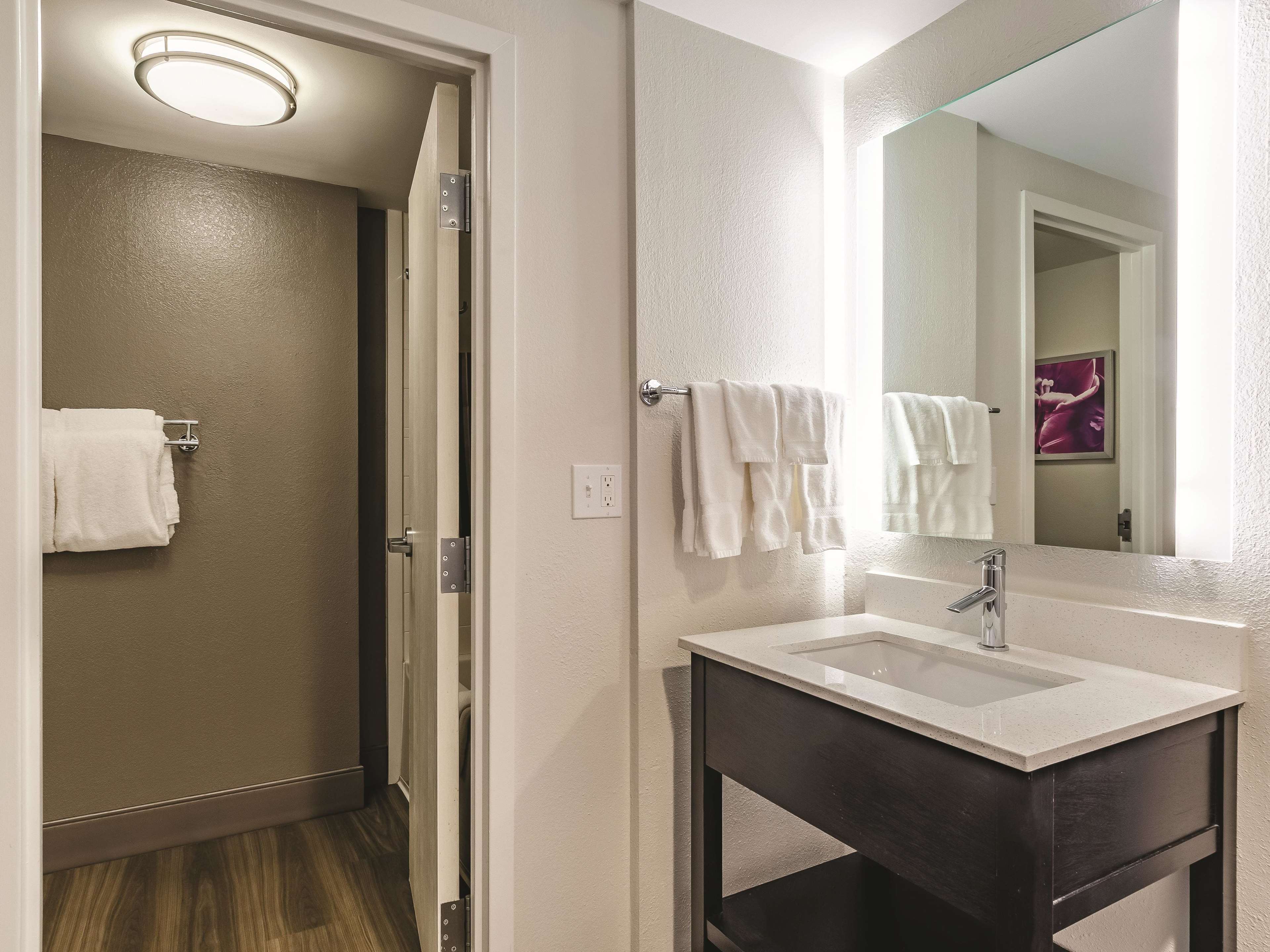 La Quinta Inn & Suites by Wyndham Warwick Providence Airport
