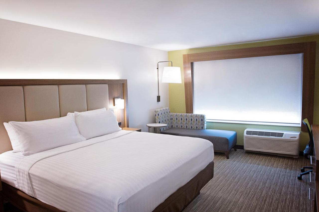 Holiday Inn Express & Suites Greenwood Mall