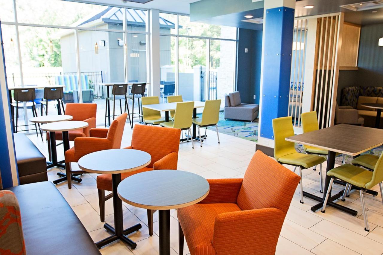 Holiday Inn Express & Suites Greenwood Mall