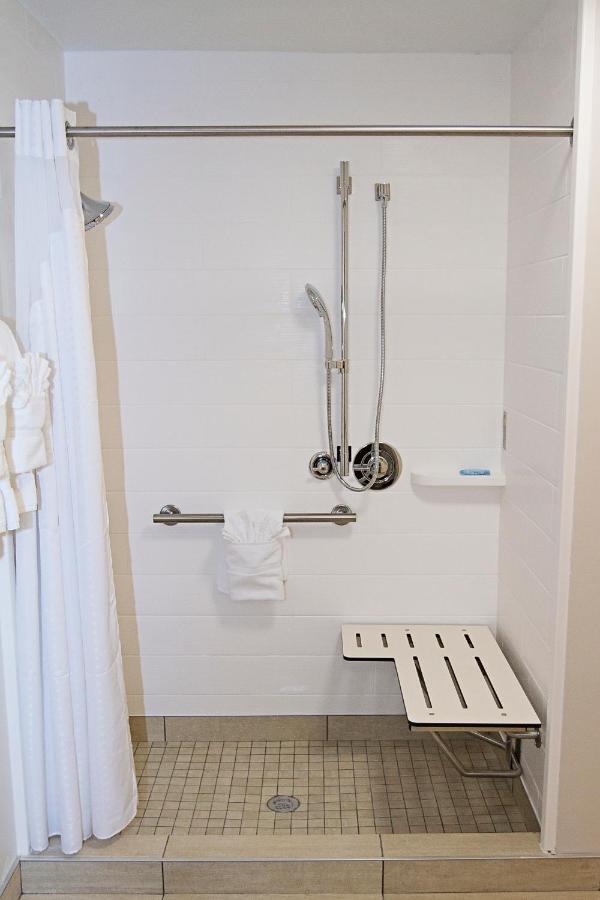 Holiday Inn Express & Suites Greenwood Mall