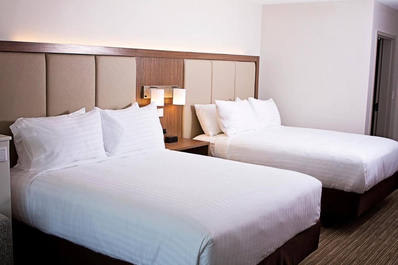 Holiday Inn Express & Suites Greenwood Mall