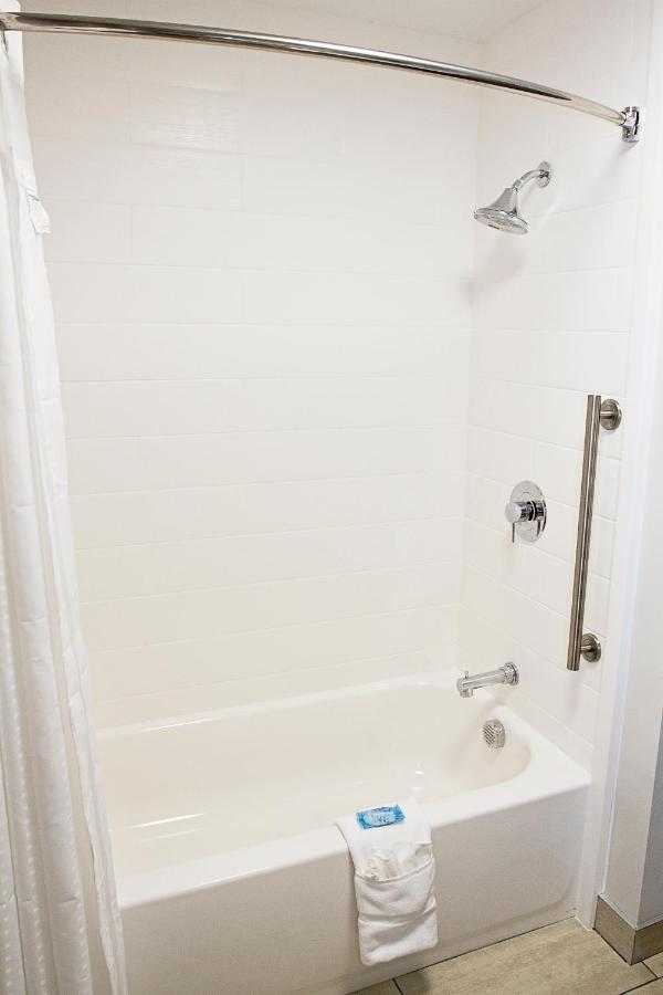 Holiday Inn Express & Suites Greenwood Mall