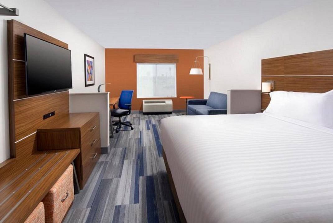 Holiday Inn Express & Suites Greenwood Mall