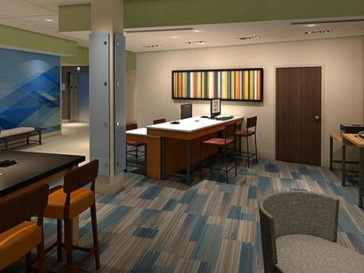 Holiday Inn Express & Suites Greenwood Mall