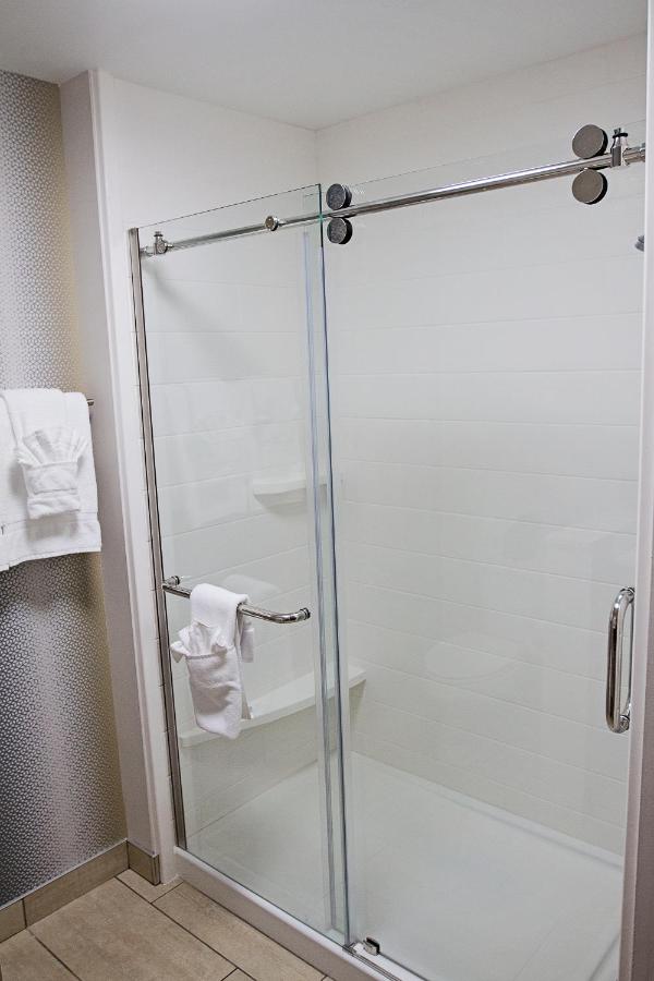Holiday Inn Express & Suites Greenwood Mall