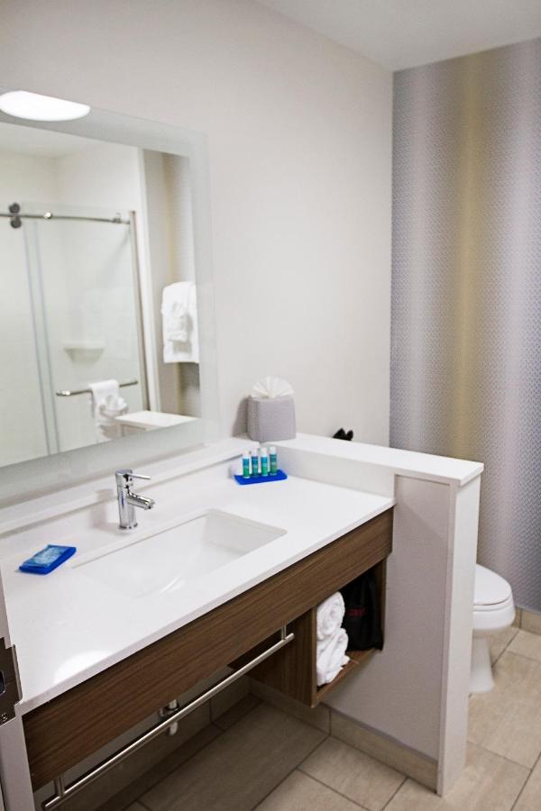 Holiday Inn Express & Suites Greenwood Mall