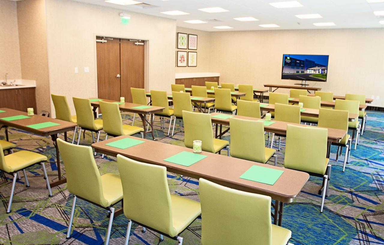 Holiday Inn Express & Suites Greenwood Mall
