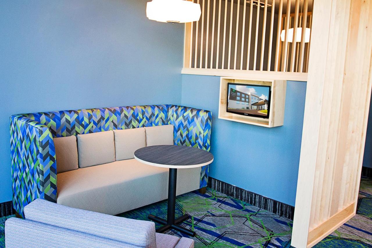 Holiday Inn Express & Suites Greenwood Mall