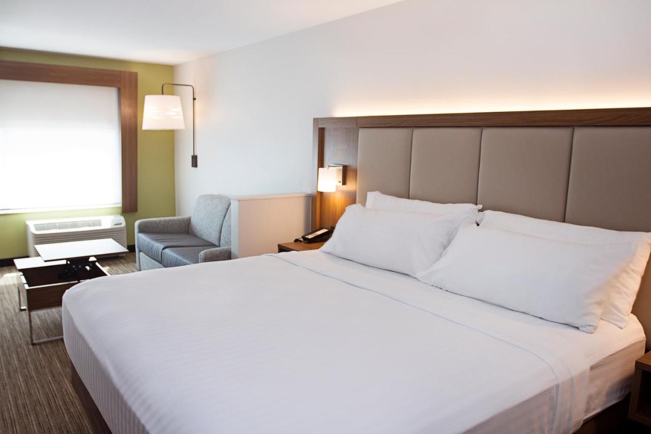 Holiday Inn Express & Suites Greenwood Mall