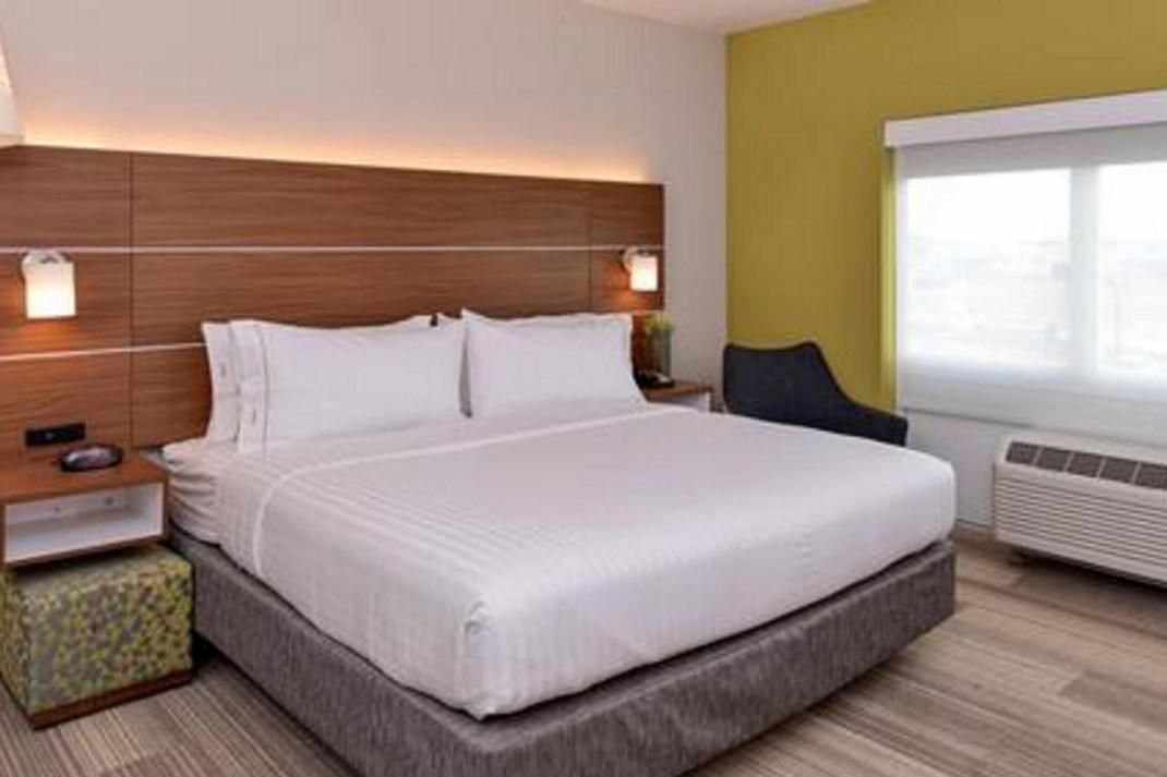 Holiday Inn Express & Suites Greenwood Mall