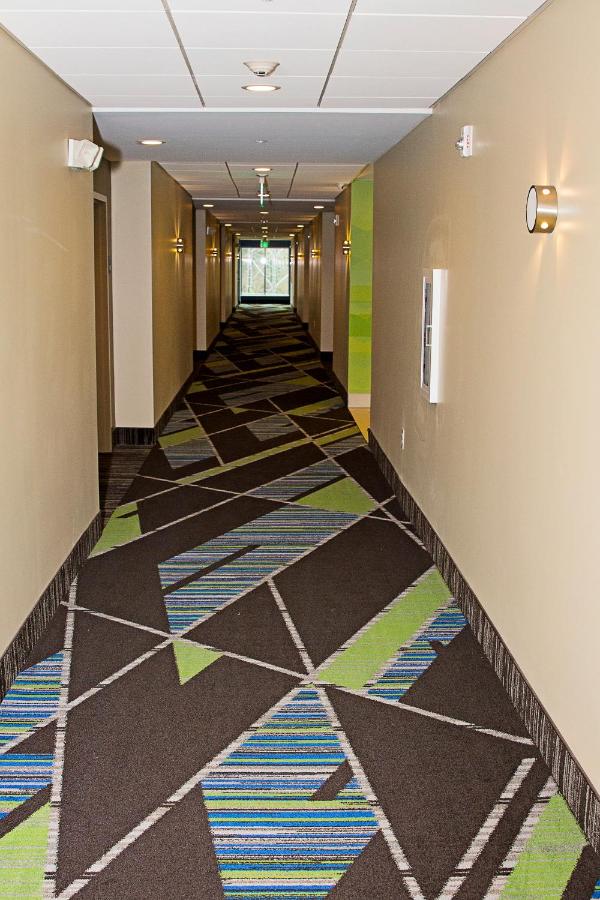 Holiday Inn Express & Suites Greenwood Mall