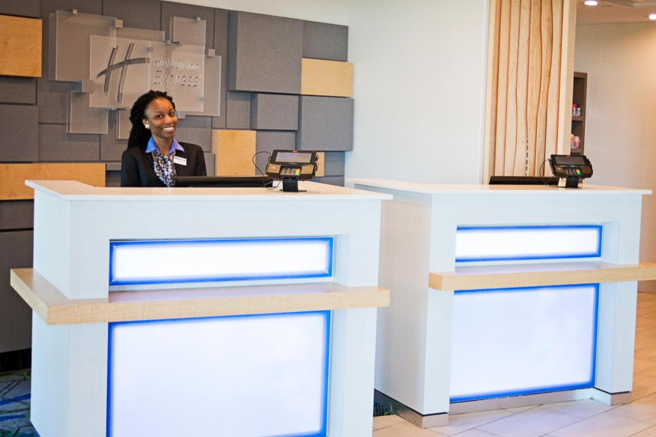 Holiday Inn Express & Suites Greenwood Mall