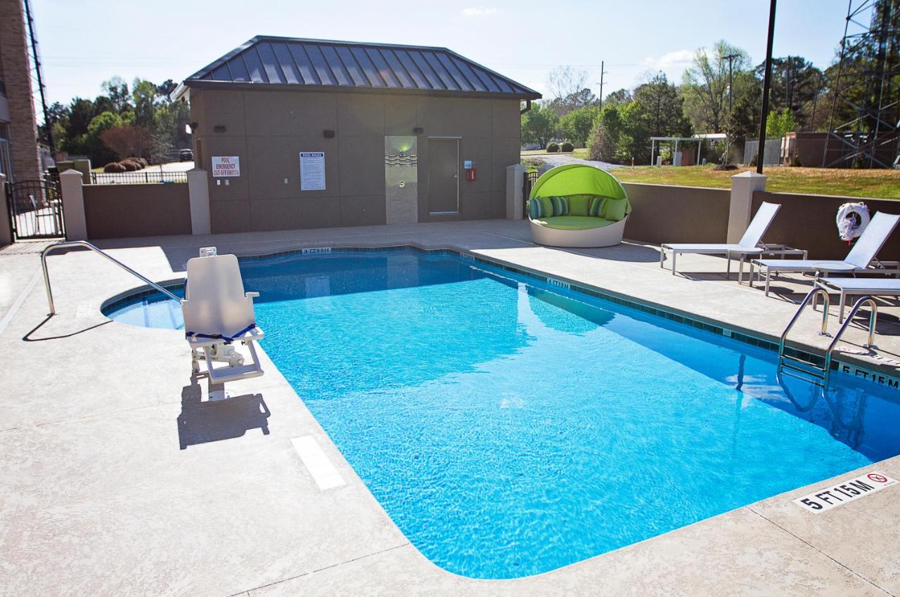 Holiday Inn Express & Suites Greenwood Mall