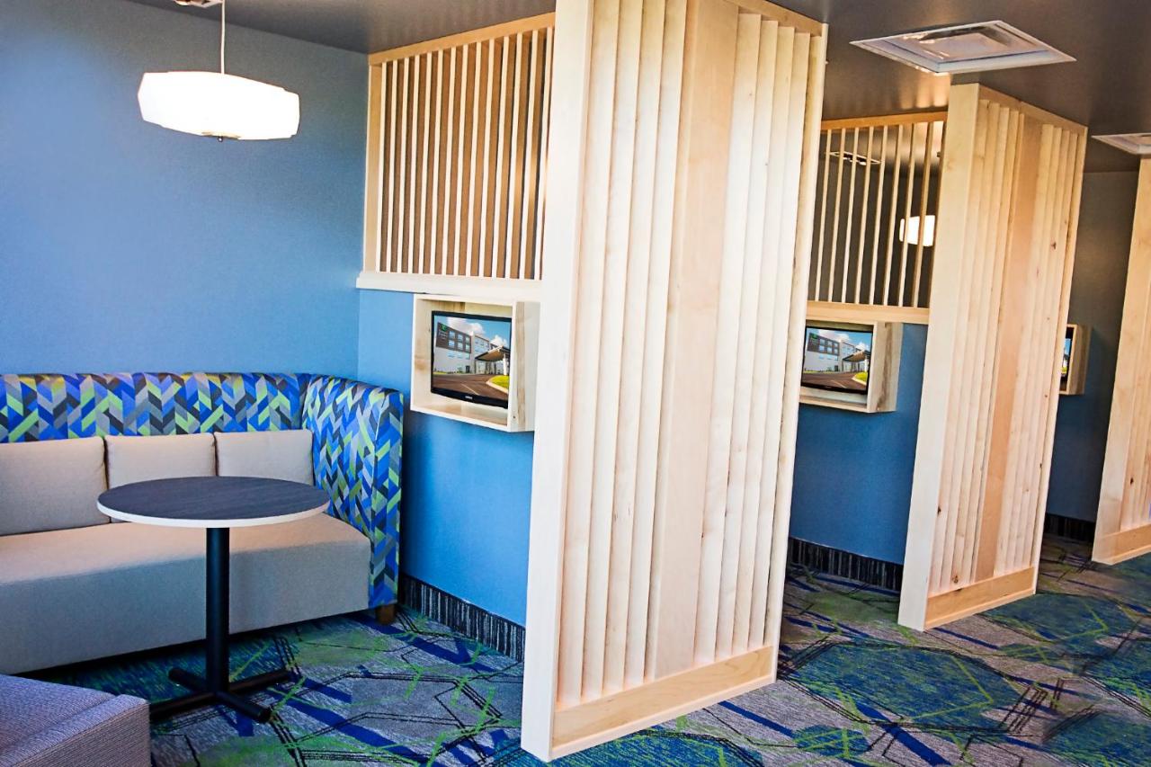 Holiday Inn Express & Suites Greenwood Mall