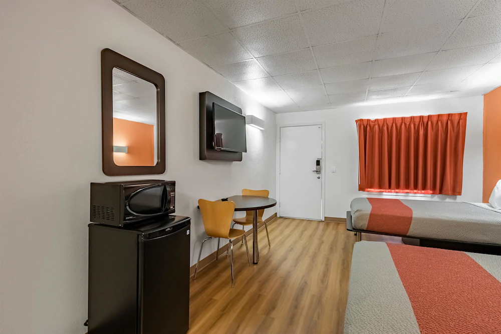Motel 6 Walterboro, SC