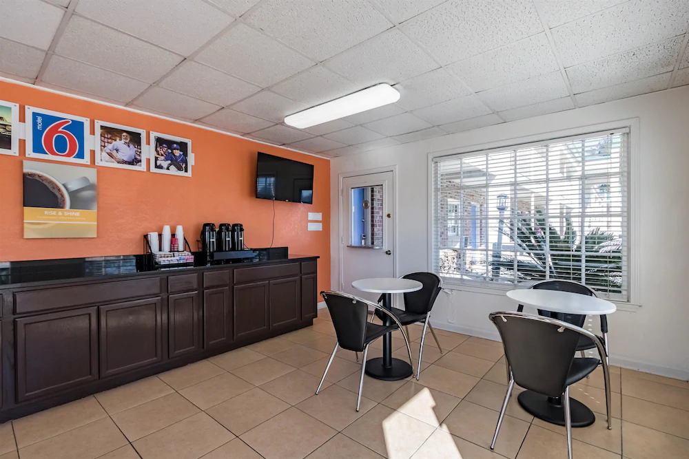 Motel 6 Walterboro, SC