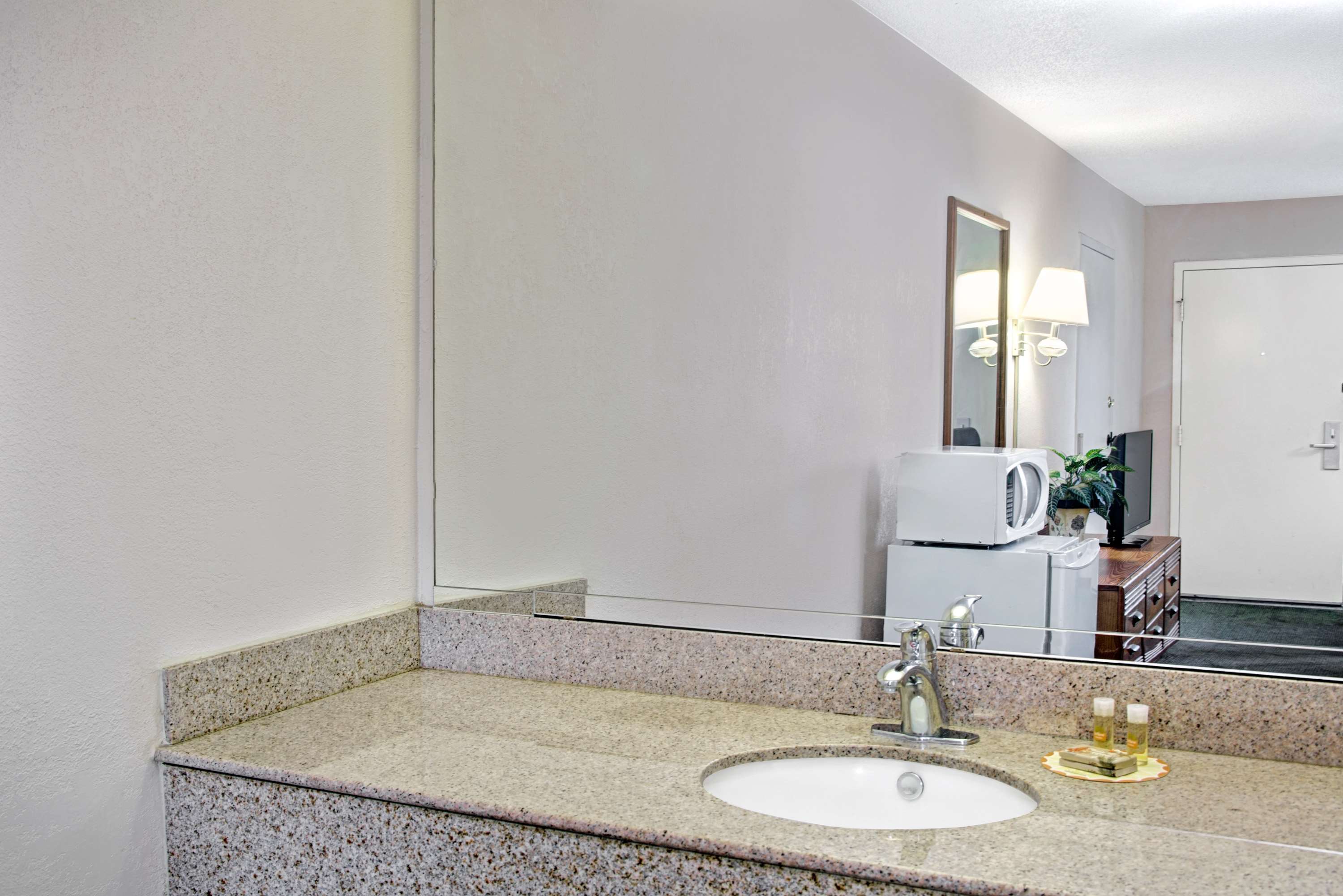 Days Inn by Wyndham Walterboro